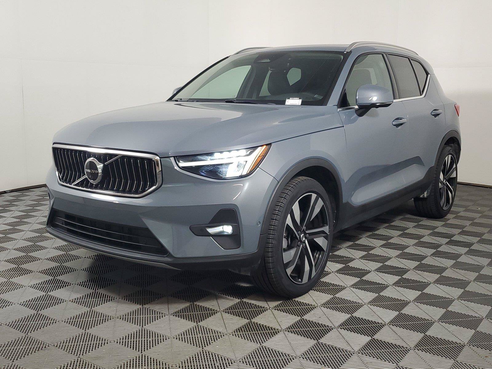 Certified 2023 Volvo XC40 B5 Plus w/ Protection Package Premier AWD/4WD image 3