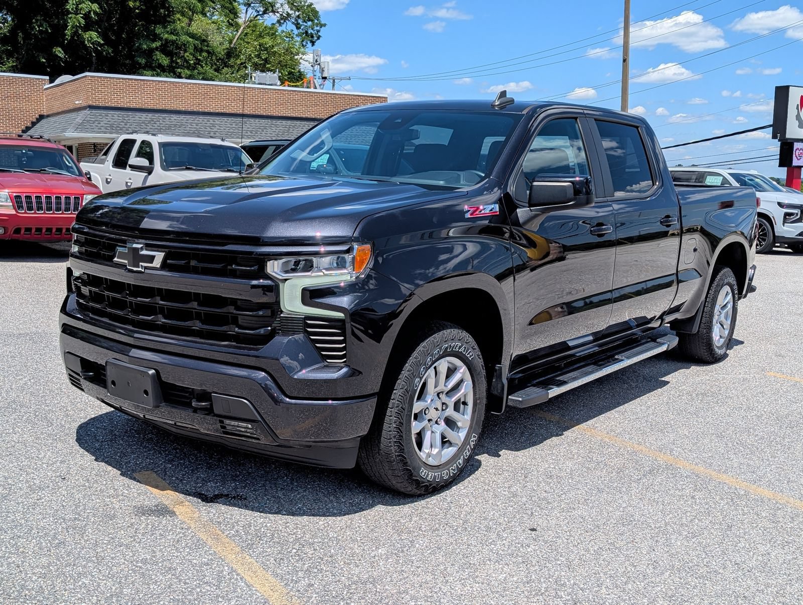 Used 2022 Chevrolet Silverado 1500 RST w/ Z71 Off-Road Package AWD/4WD image 7