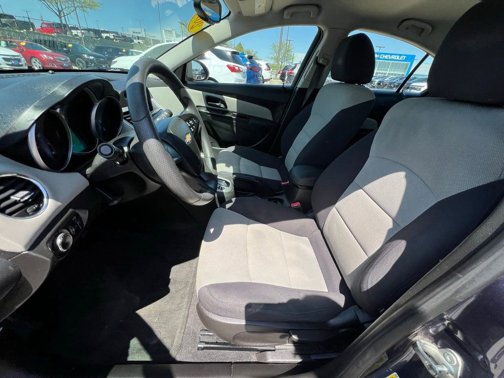 Used 2014 Chevrolet Cruze LS FWD image 16