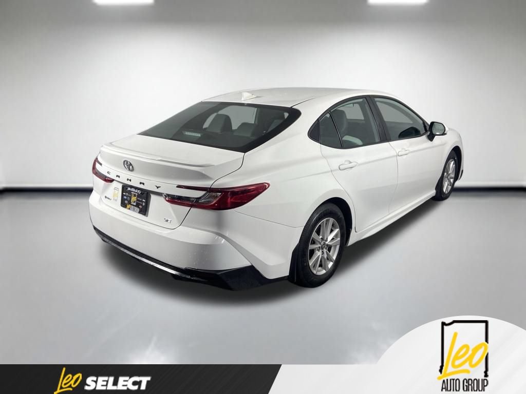 Used 2025 Toyota Camry SE FWD image 6