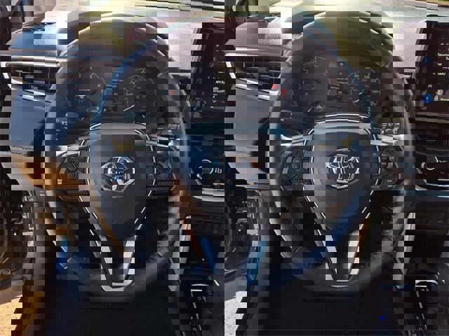 Used 2024 Toyota Corolla Cross LE image 7