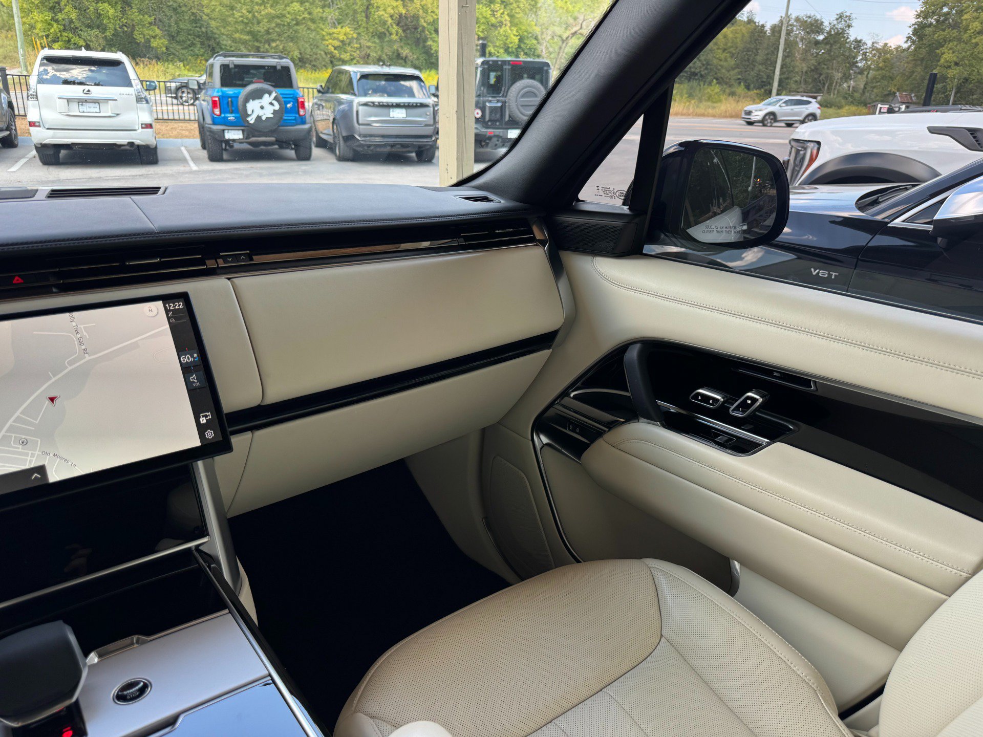 Used 2025 Land Rover Range Rover SE AWD/4WD image 52