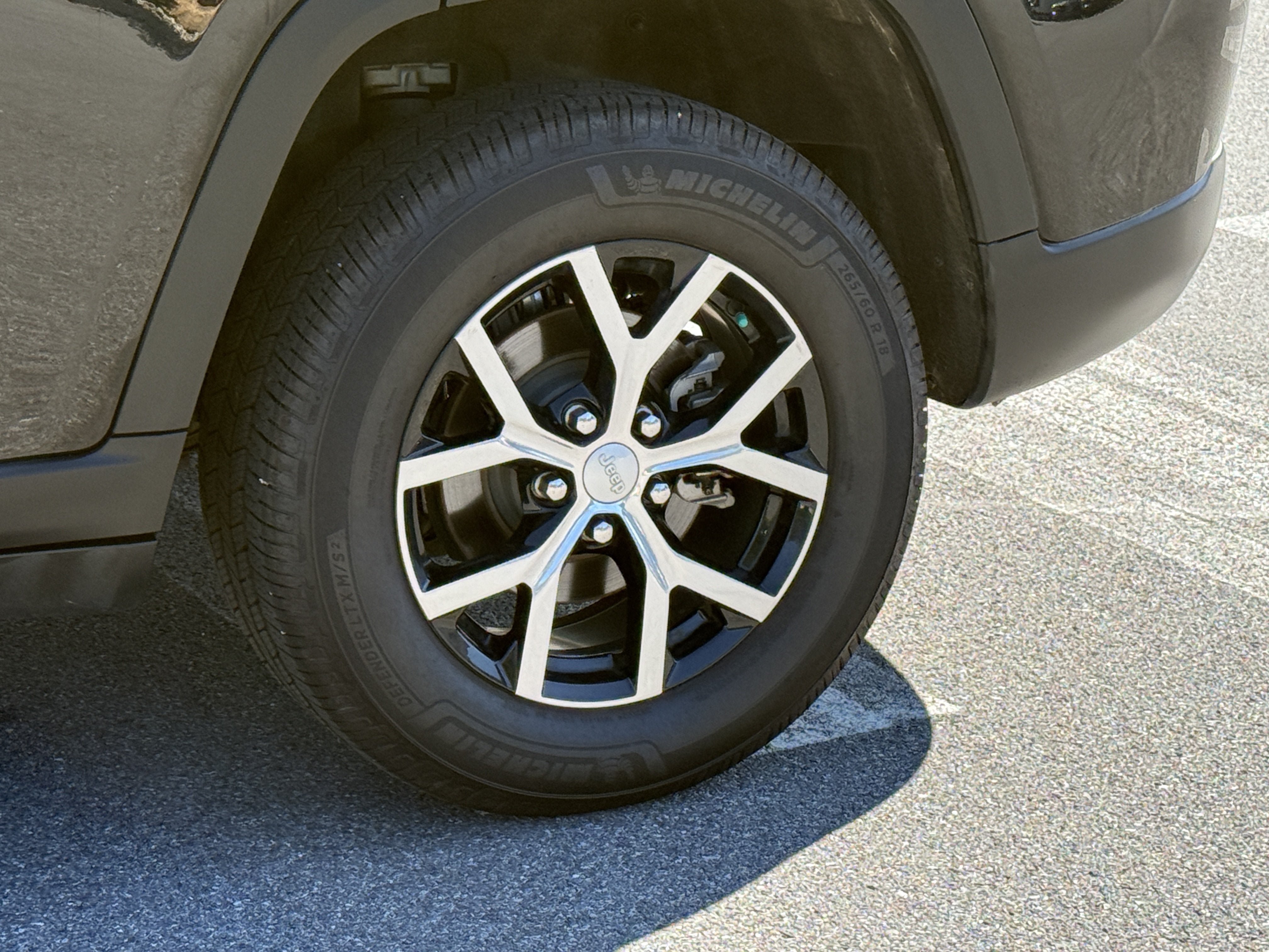 Used 2025 Jeep Grand Cherokee Limited RWD image 10