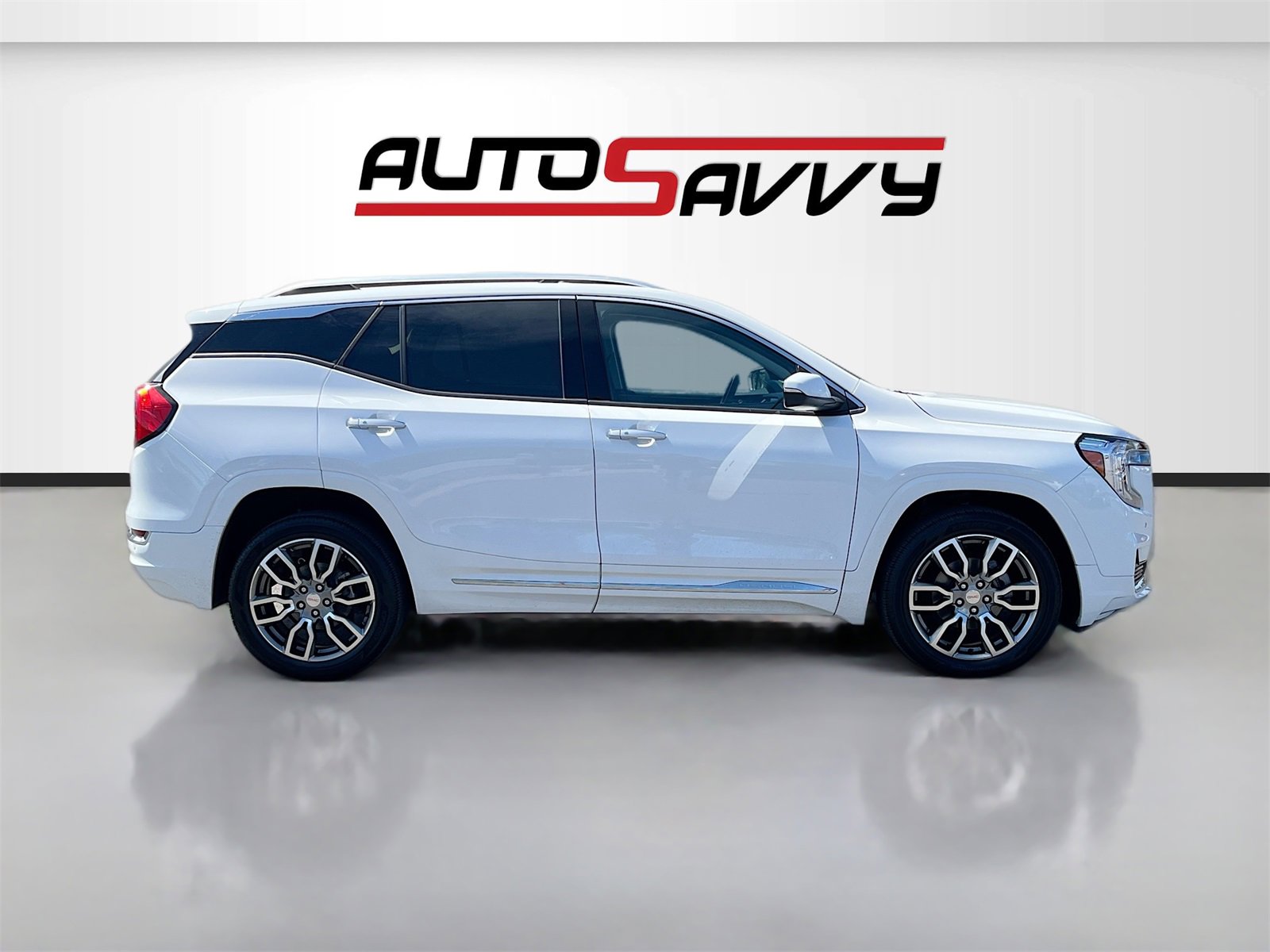 Used 2024 GMC Terrain Denali image 8