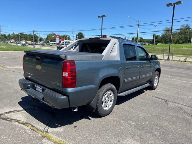 Used 2011 Chevrolet Avalanche LS w/ Convenience Package AWD/4WD image 8