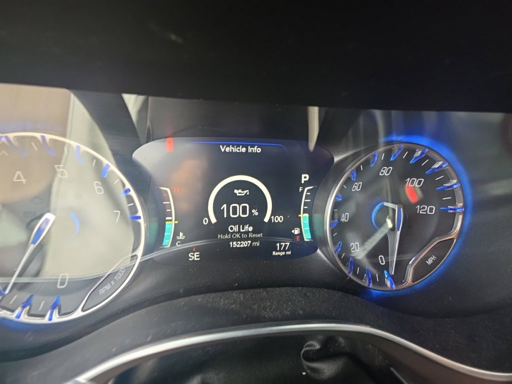 Used 2017 Chrysler Pacifica Touring-L Plus w/ Advanced Safetytec Group FWD image 17