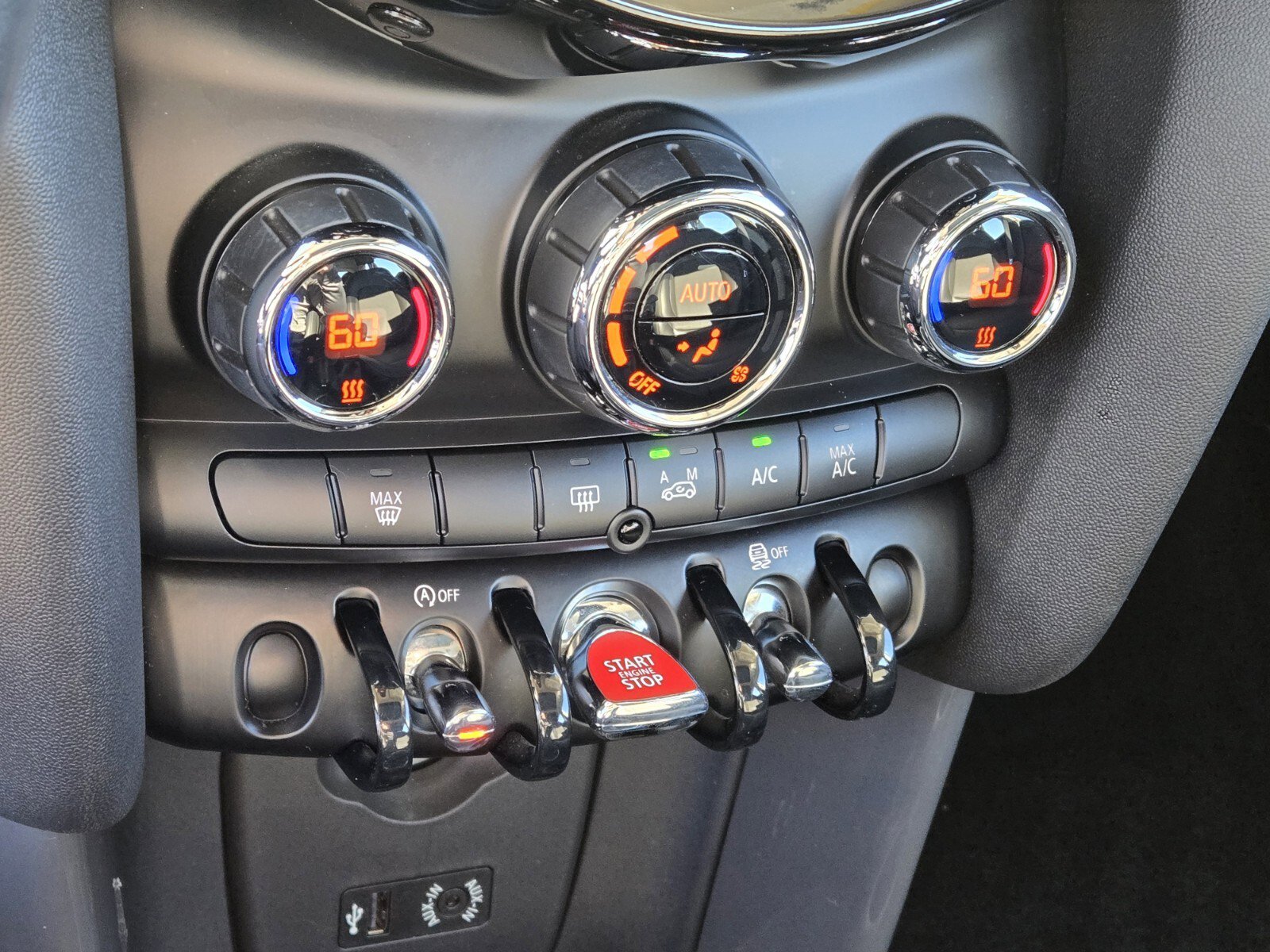 Used 2016 MINI Cooper 4-Door Hardtop image 23