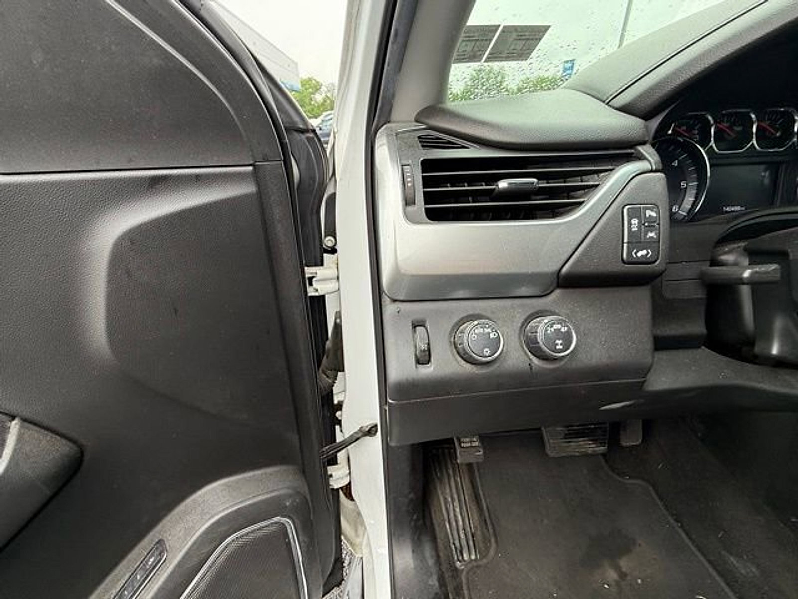 Used 2018 Chevrolet Suburban LT AWD/4WD image 13