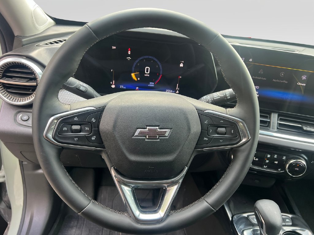 Used 2026 Chevrolet Trax ACTIV w/ Sunroof Package FWD image 13