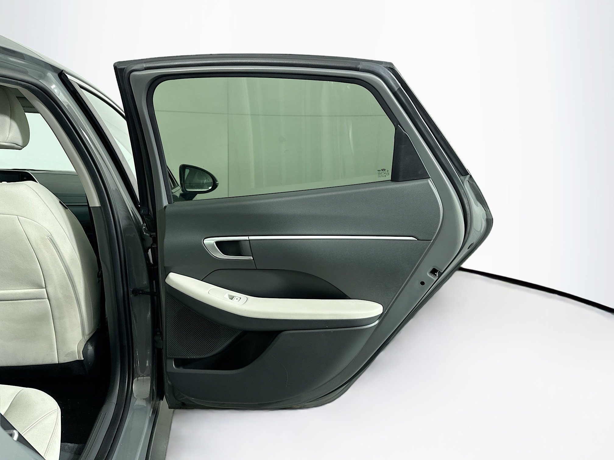 Used 2023 Hyundai Sonata SE w/ Cargo Package image 28