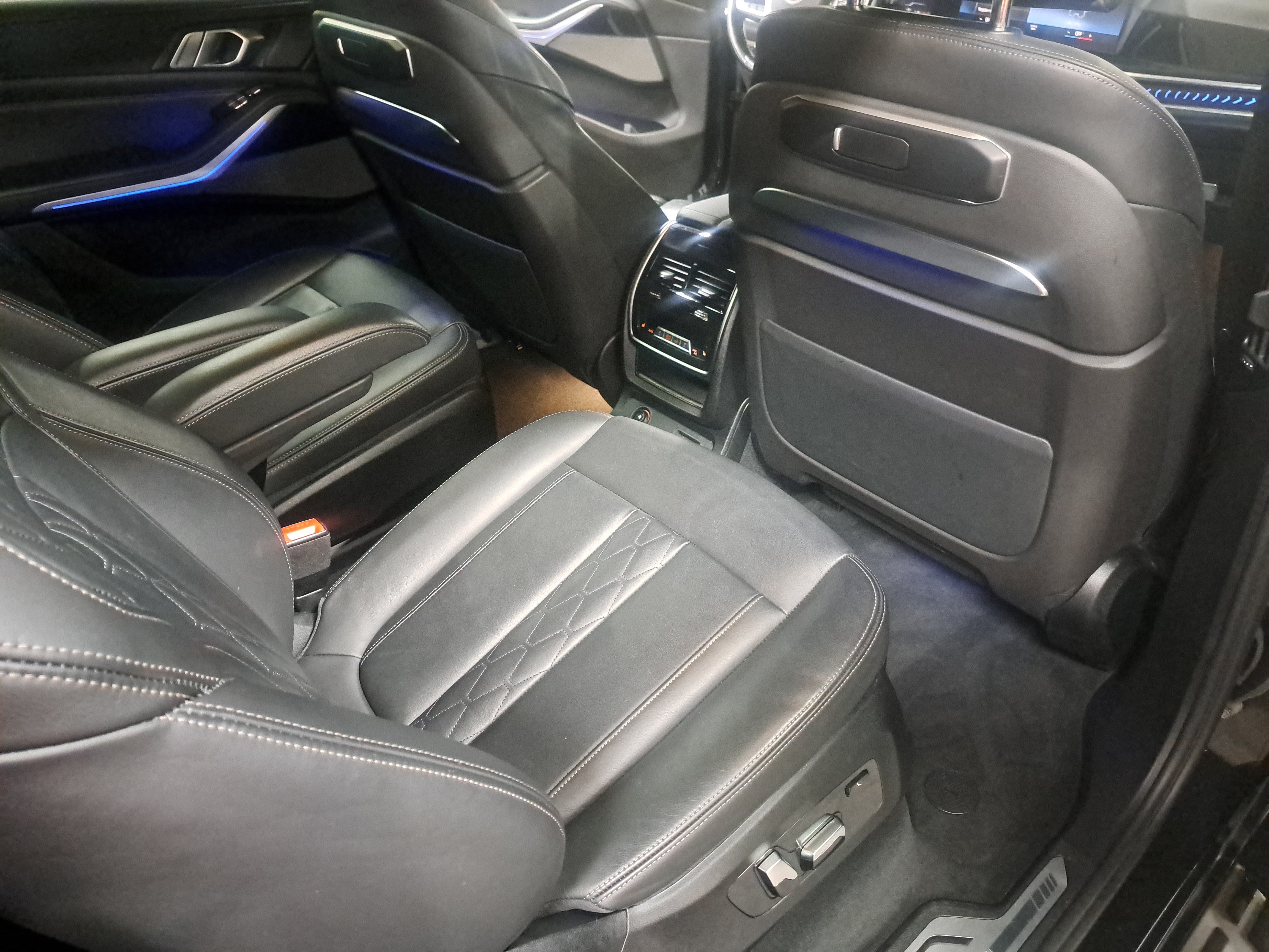 Used 2023 BMW X7 xDrive40i w/ Executive Package AWD/4WD image 11
