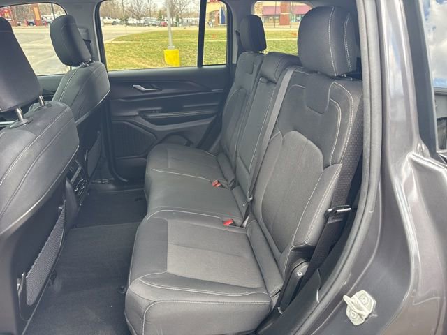Used 2023 Jeep Grand Cherokee Laredo X image 31