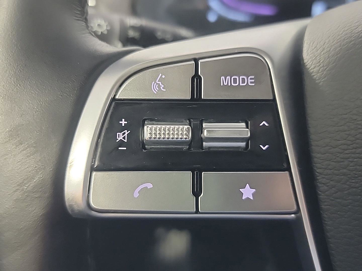 Used 2025 Kia Telluride EX w/ EX Captain's Chair Package AWD/4WD image 28