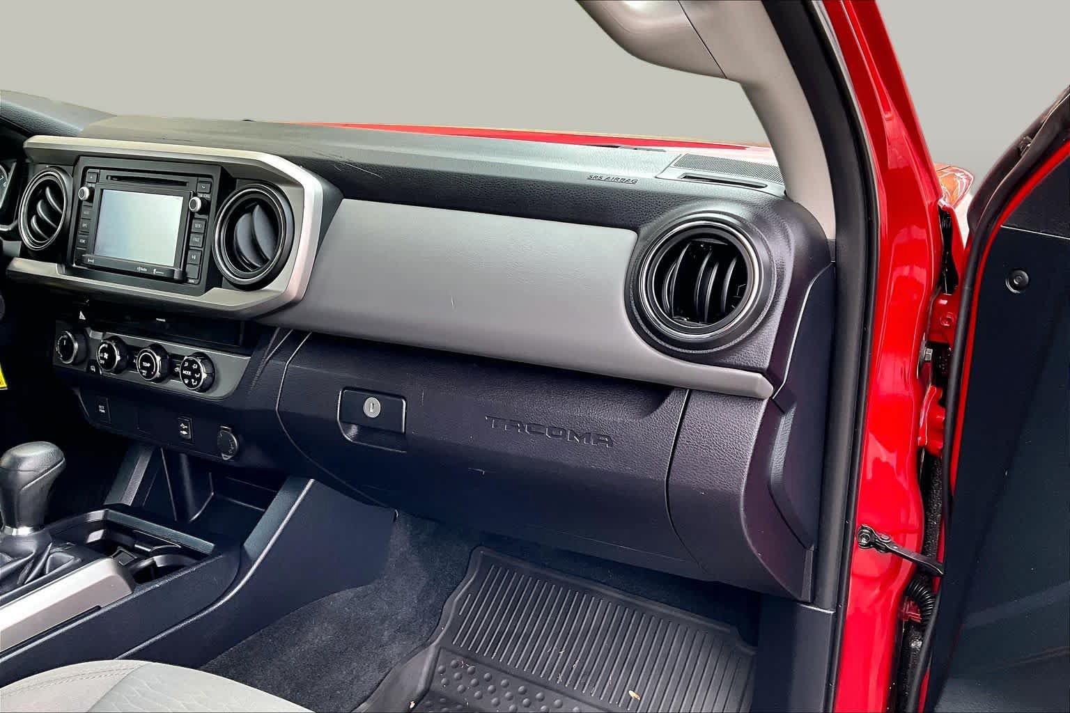 Used 2017 Toyota Tacoma SR5 AWD/4WD image 19