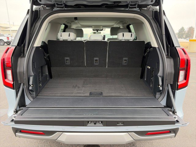 Used 2025 Ford Expedition Platinum w/ Platinum Ultimate Package AWD/4WD image 29