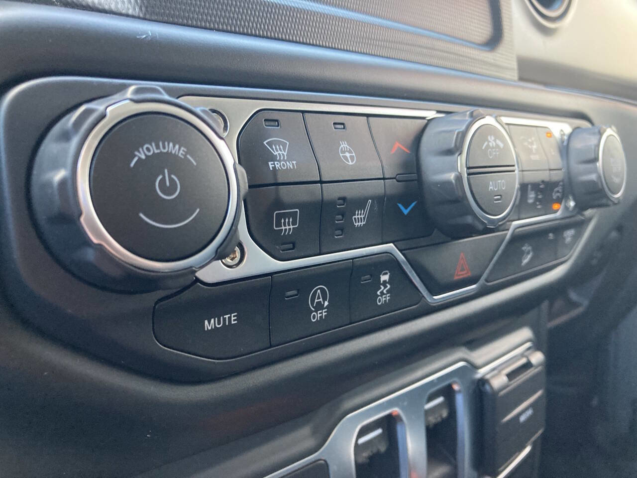 Used 2020 Jeep Wrangler Sport image 28