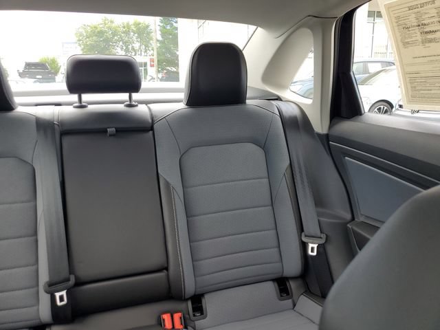 Used 2025 Volkswagen Jetta SE w/ Sunroof Package FWD image 12