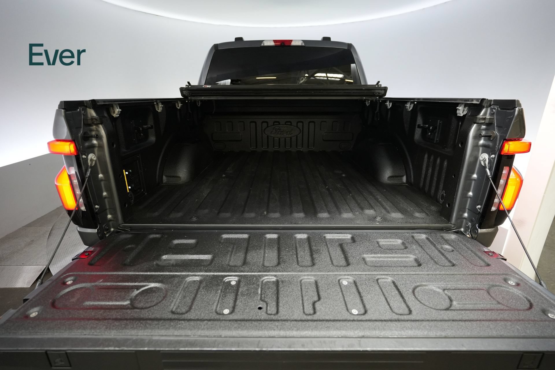 Used 2022 Ford F150 Lightning XLT AWD/4WD image 8