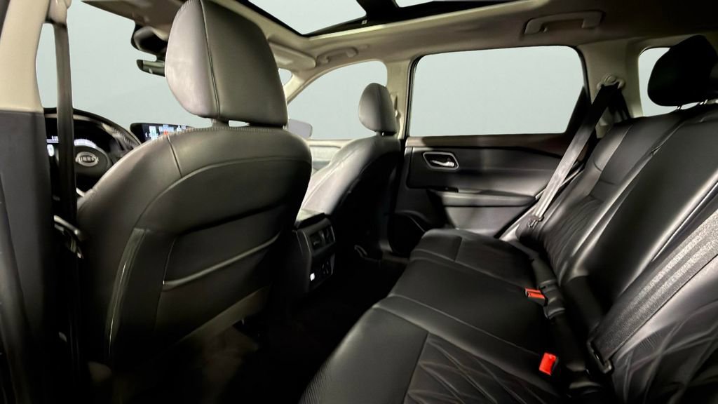 Used 2022 Nissan Rogue Platinum w/ Head-Up Display Package image 27
