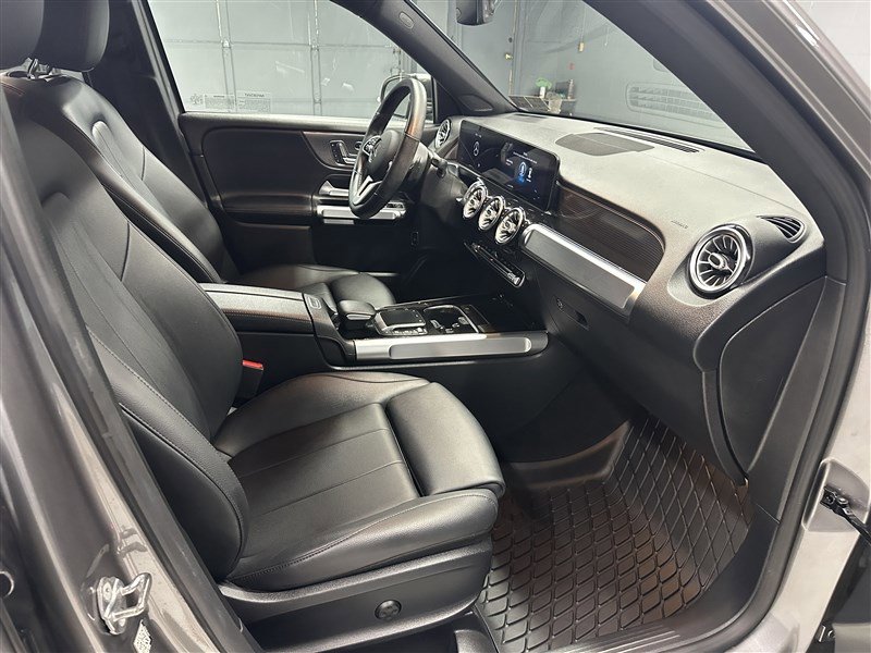 Used 2021 Mercedes-Benz GLB 250 4MATIC image 11