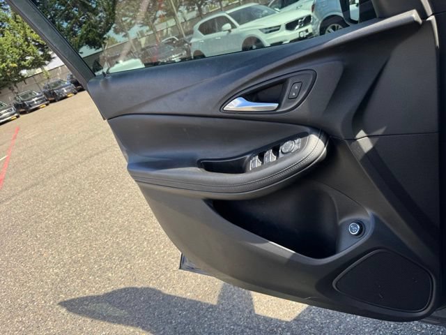 Used 2021 Buick Encore GX Select w/ Sport Touring Package FWD image 16