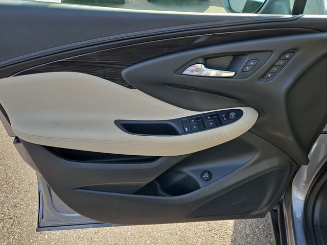 Used 2020 Buick Envision Essence w/ Experience Buick Package image 19
