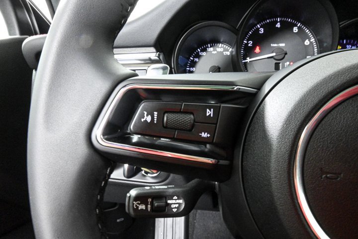 New 2025 Porsche Macan image 8