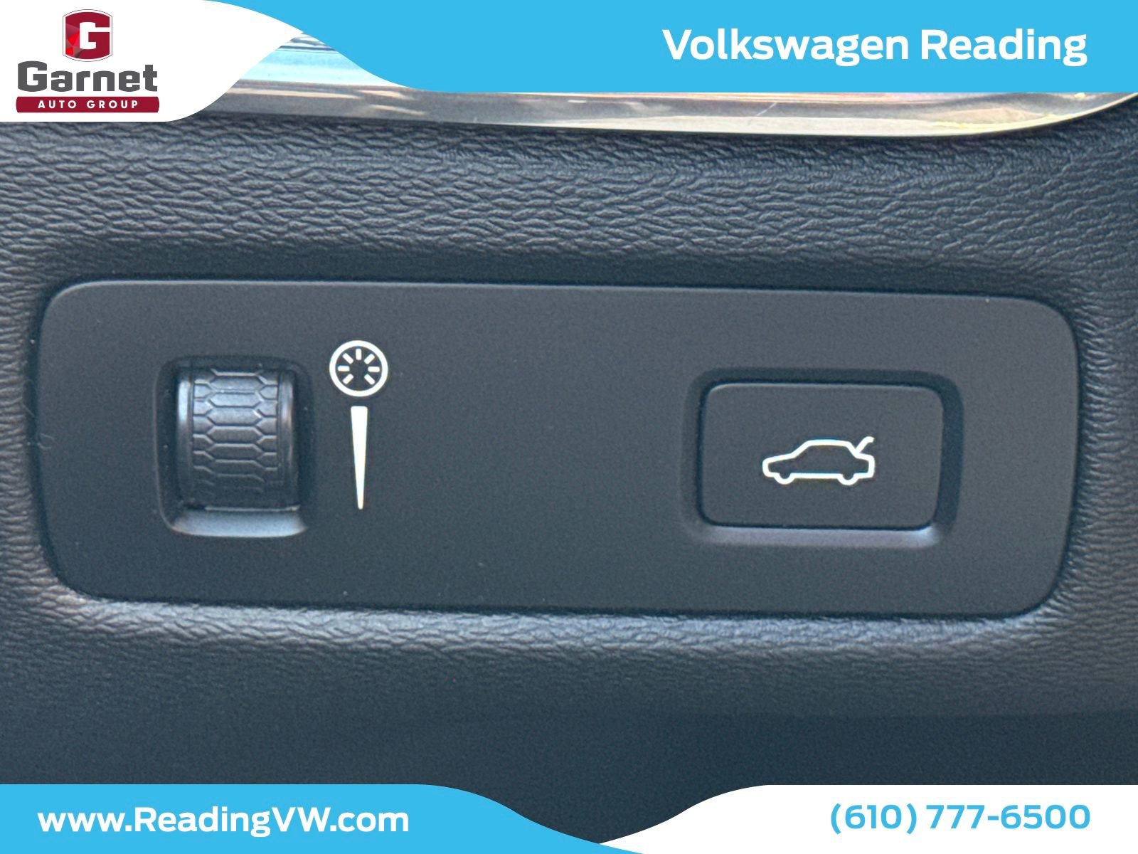 Used 2018 Volvo XC60 T5 R-Design w/ Convenience Package image 30