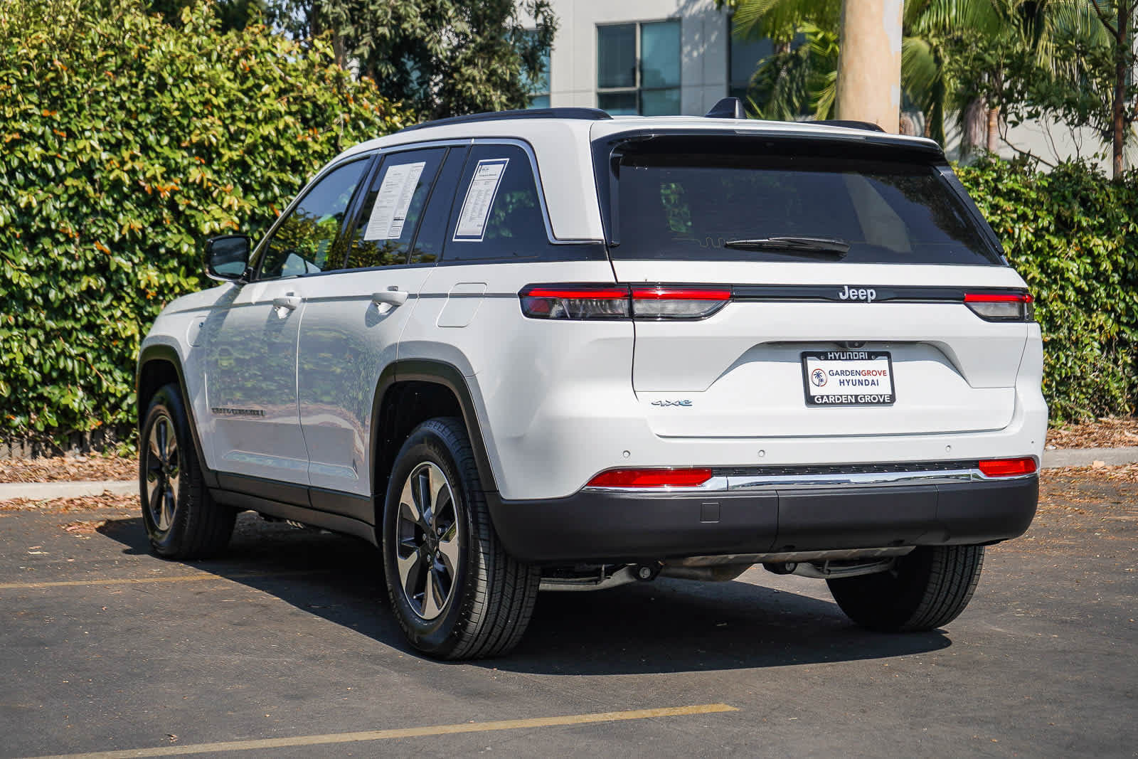Used 2024 Jeep Grand Cherokee Limited 4xe AWD/4WD image 4