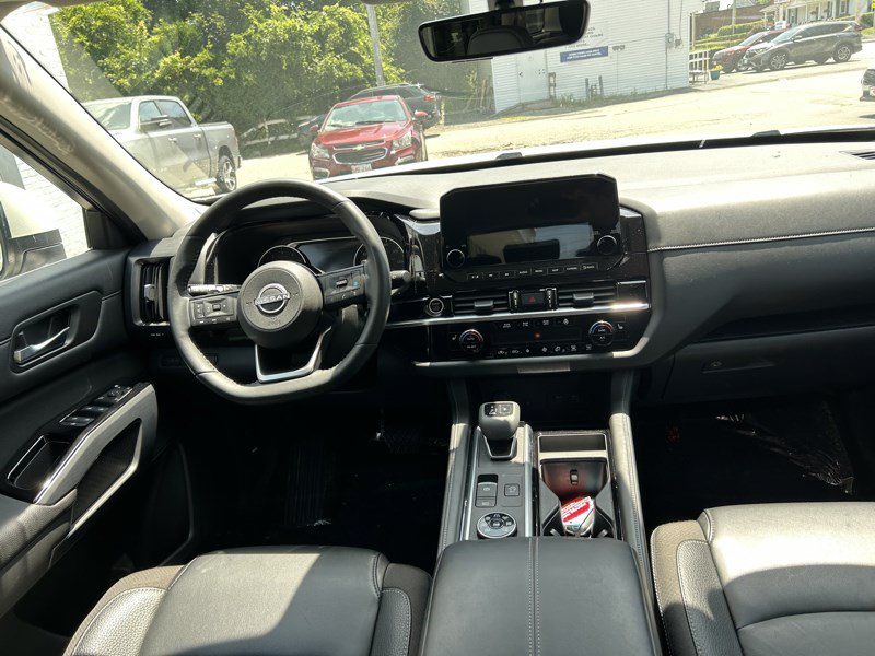 Used 2023 Nissan Pathfinder SL w/ Lighting Package (N92) AWD/4WD image 24