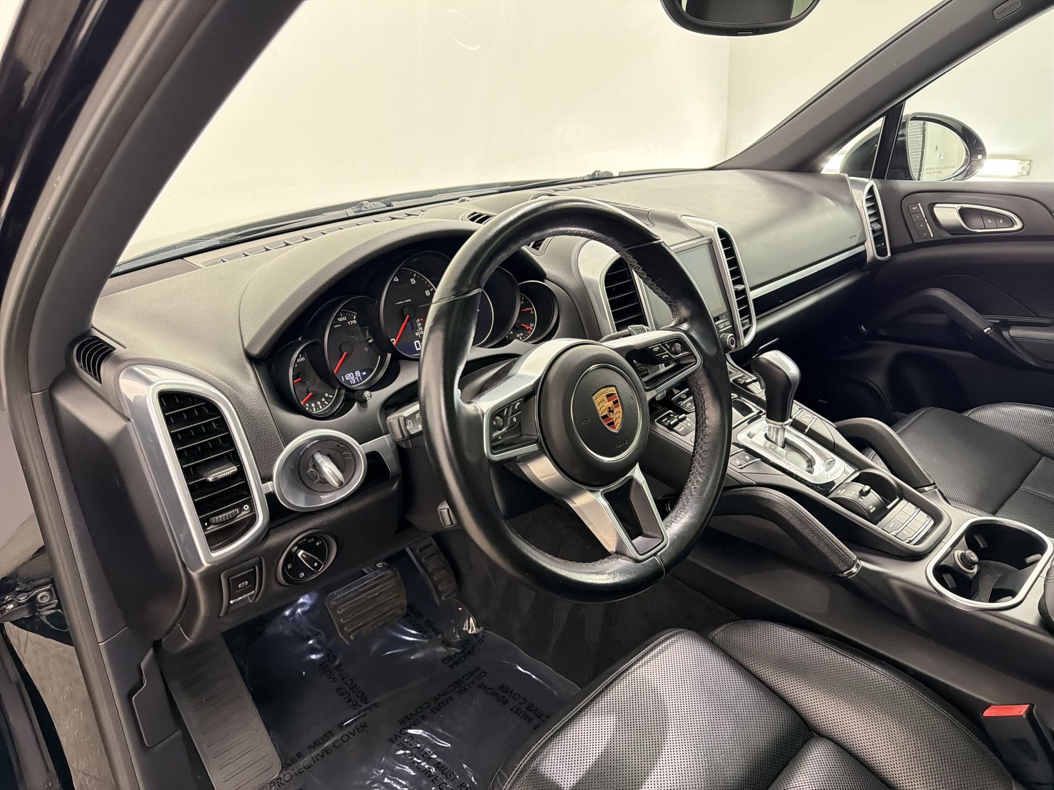 Used 2017 Porsche Cayenne AWD/4WD image 4