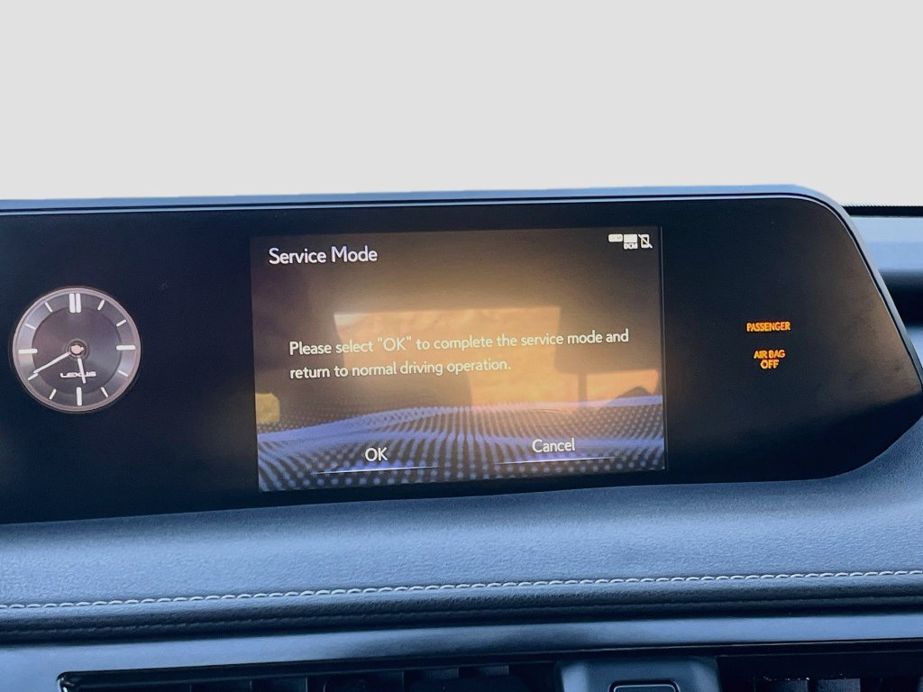 Used 2022 Lexus UX 200 w/ Accessory Package (Z1) FWD image 14