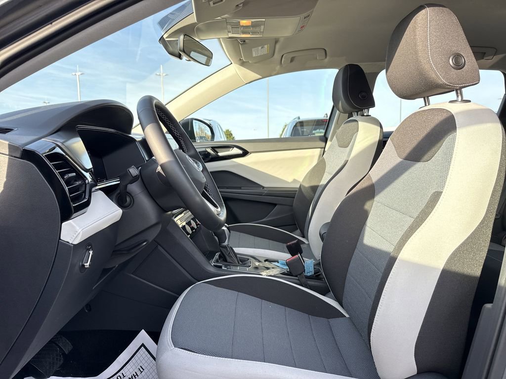 Used 2025 Volkswagen Taos S image 11