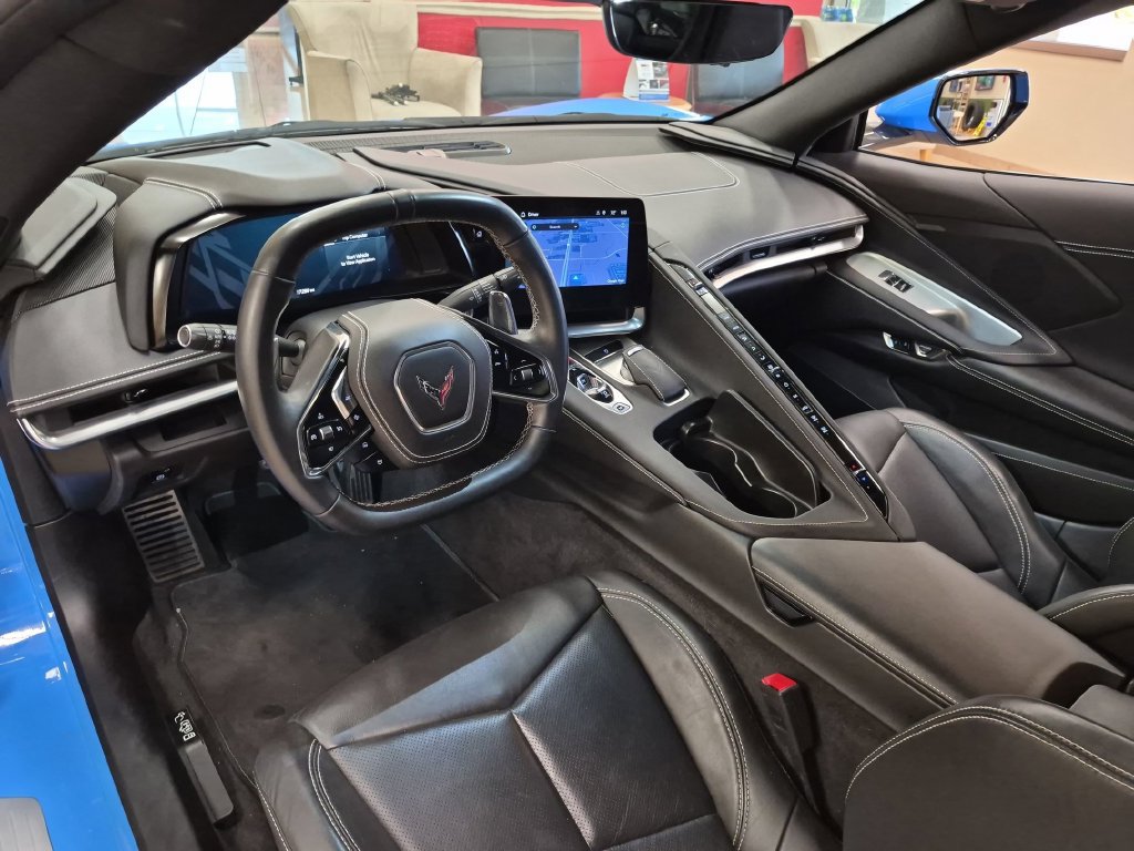 Used 2025 Chevrolet Corvette Stingray Coupe w/ 1LT RWD image 34