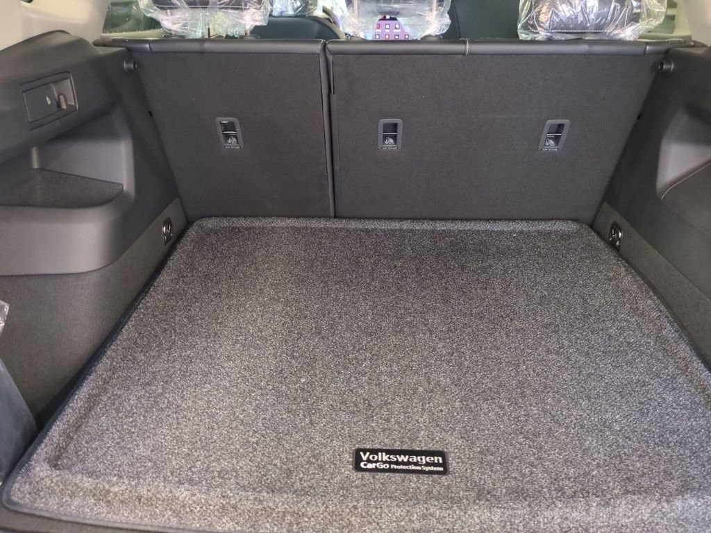 New 2026 Volkswagen Tiguan SE image 32