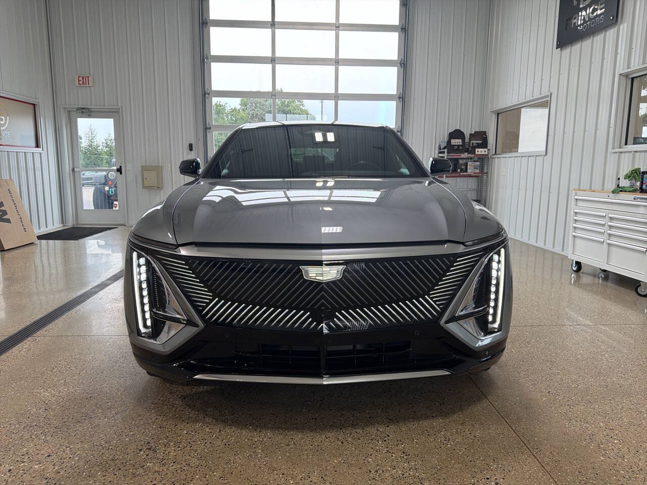 Used 2024 Cadillac Lyriq Luxury AWD/4WD image 8