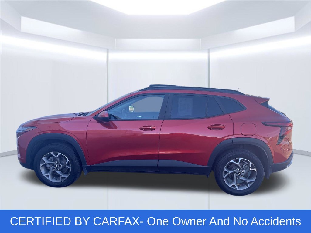 Used 2024 Chevrolet Trax LT w/ Driver Confidence Package FWD image 2