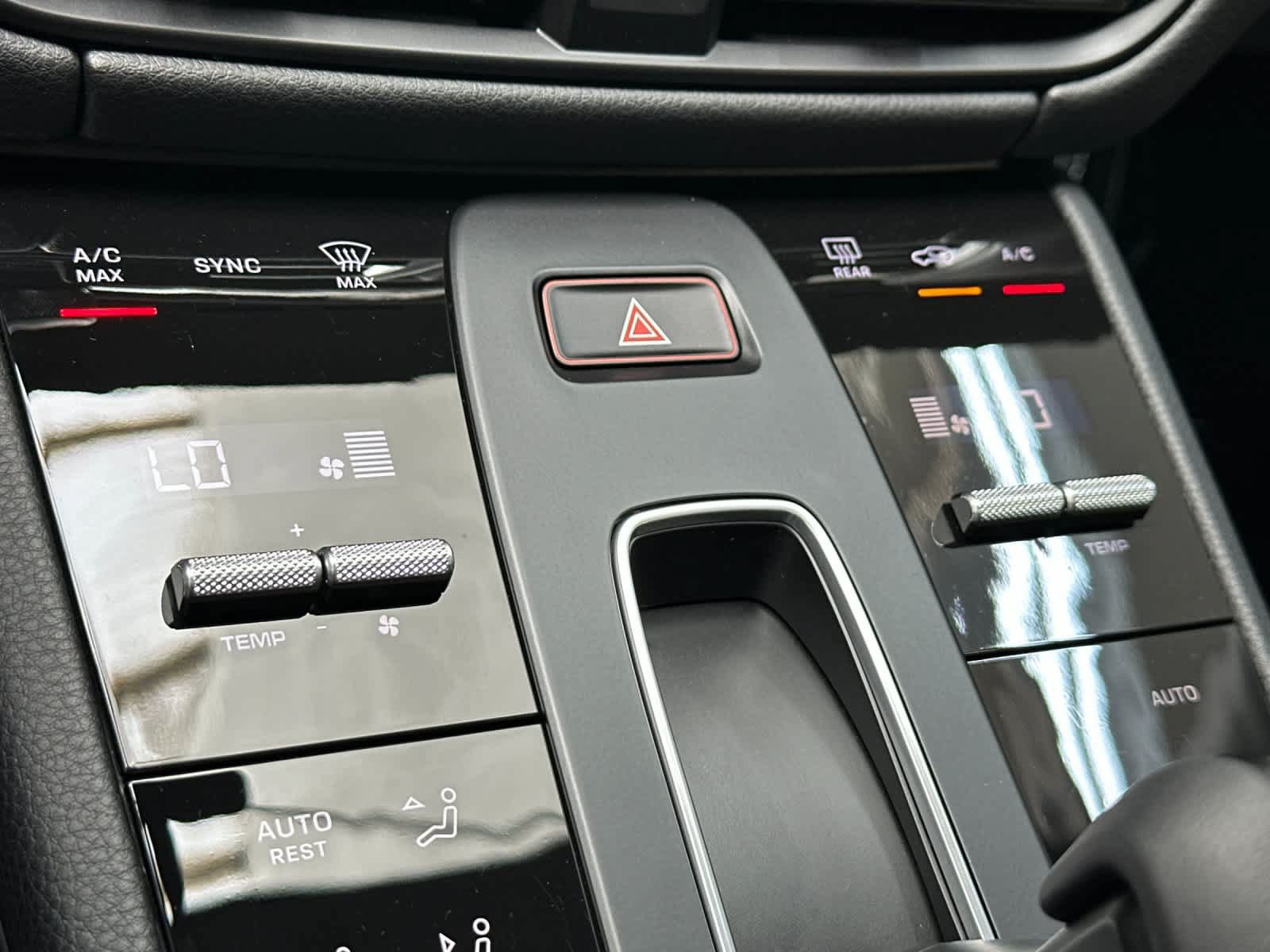 Certified 2025 Porsche Macan AWD/4WD image 23