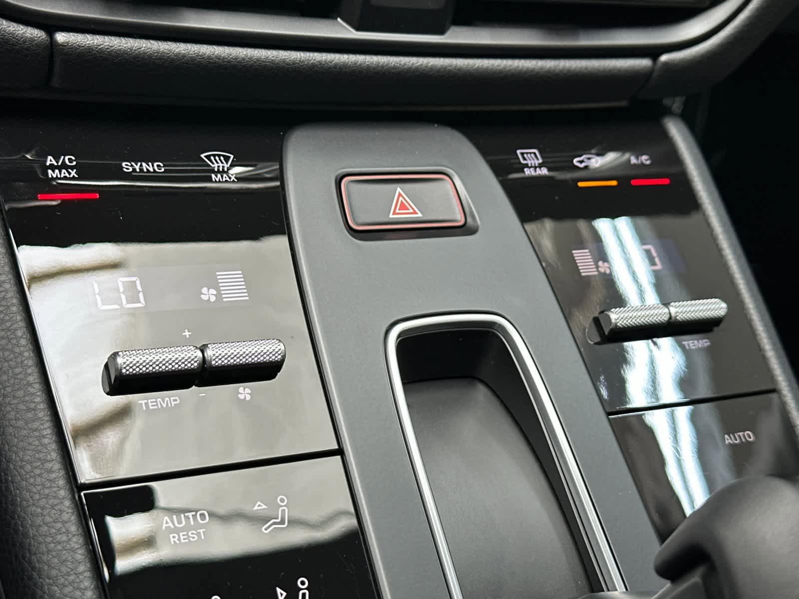 Certified 2025 Porsche Macan AWD/4WD image 23