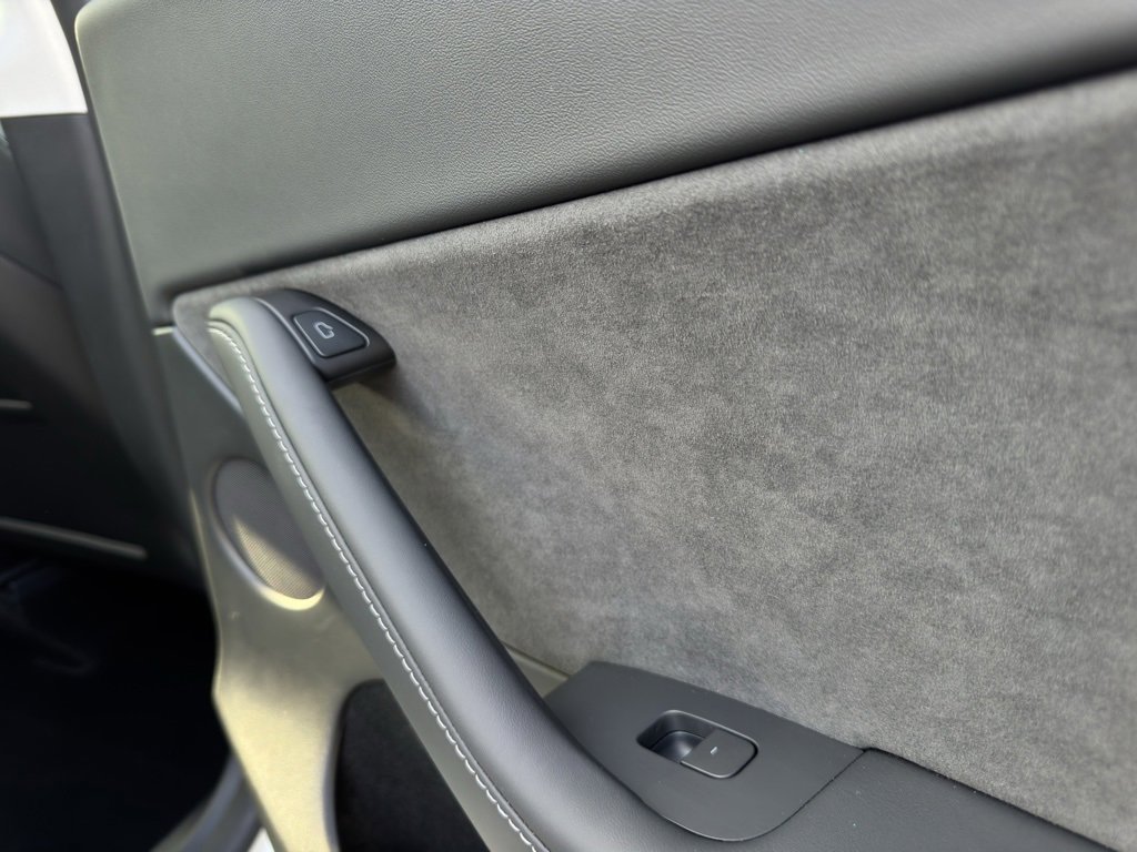 Used 2024 Tesla Model Y Long Range image 34