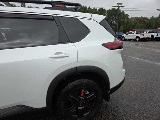 Used 2025 Nissan Rogue SV AWD/4WD image 34