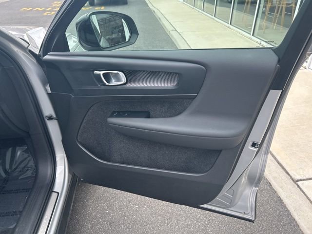 Certified 2025 Volvo XC40 B5 Plus image 14
