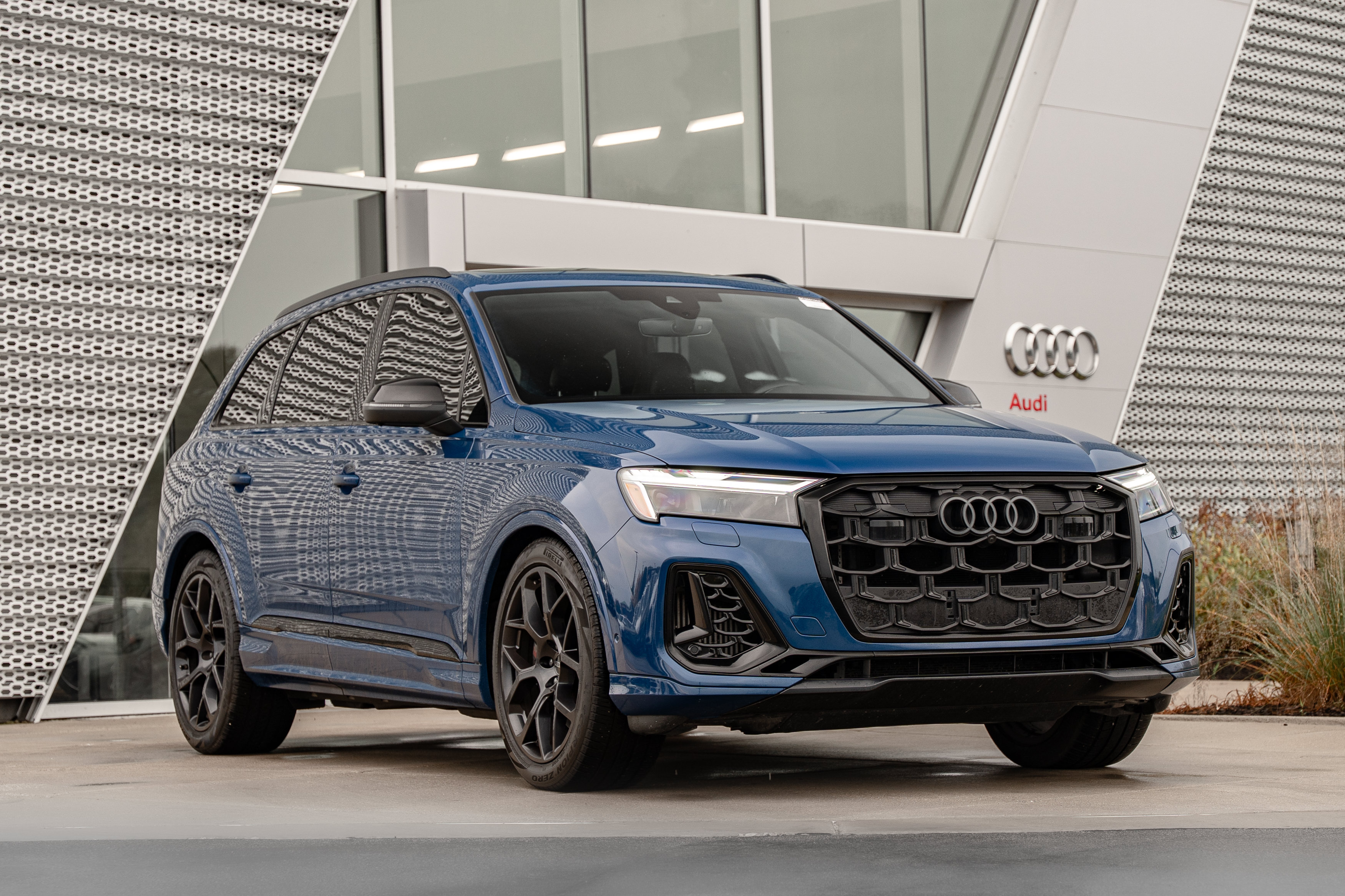 Used 2025 Audi SQ7 Premium Plus AWD/4WD image 1