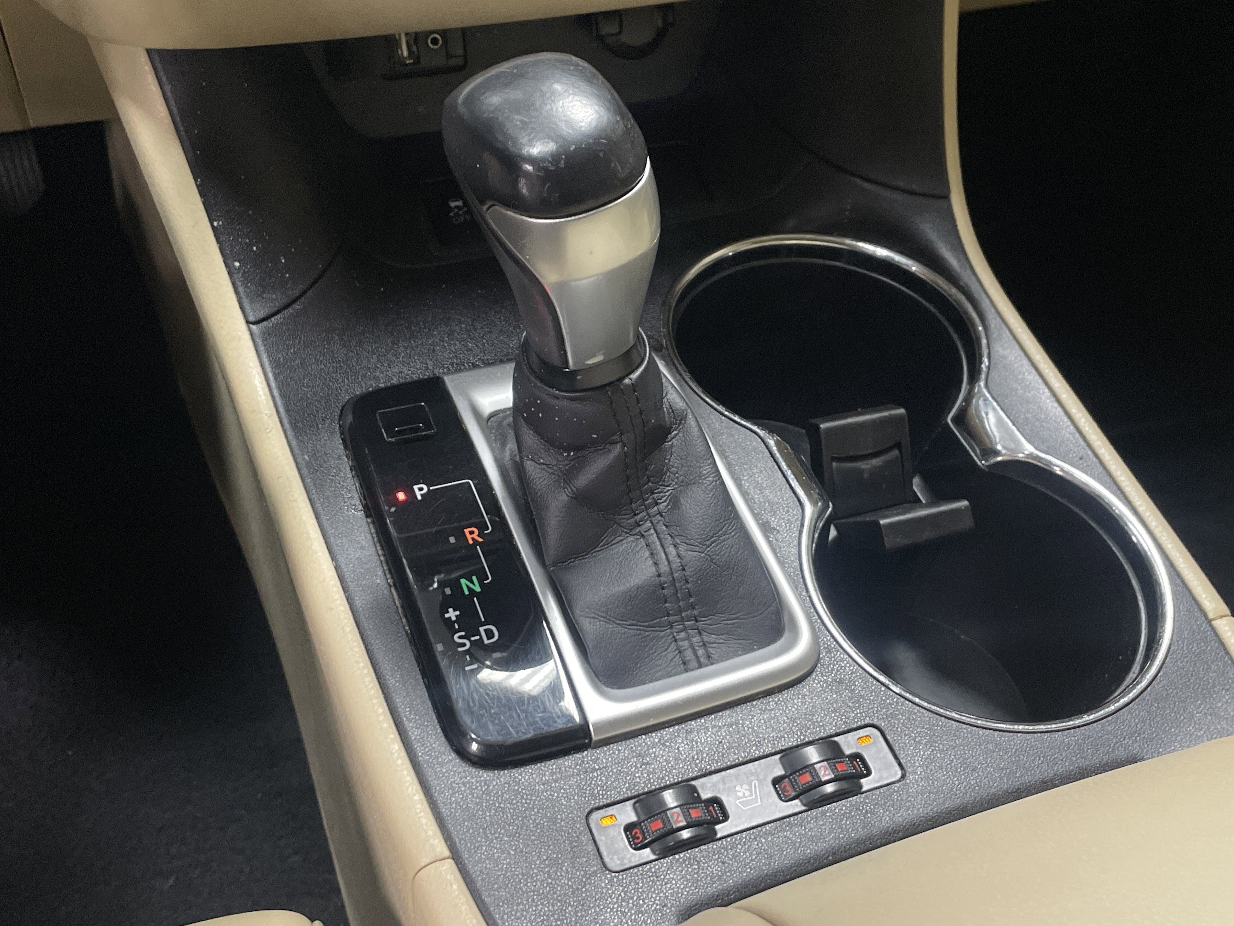 Used 2016 Toyota Highlander Limited image 25