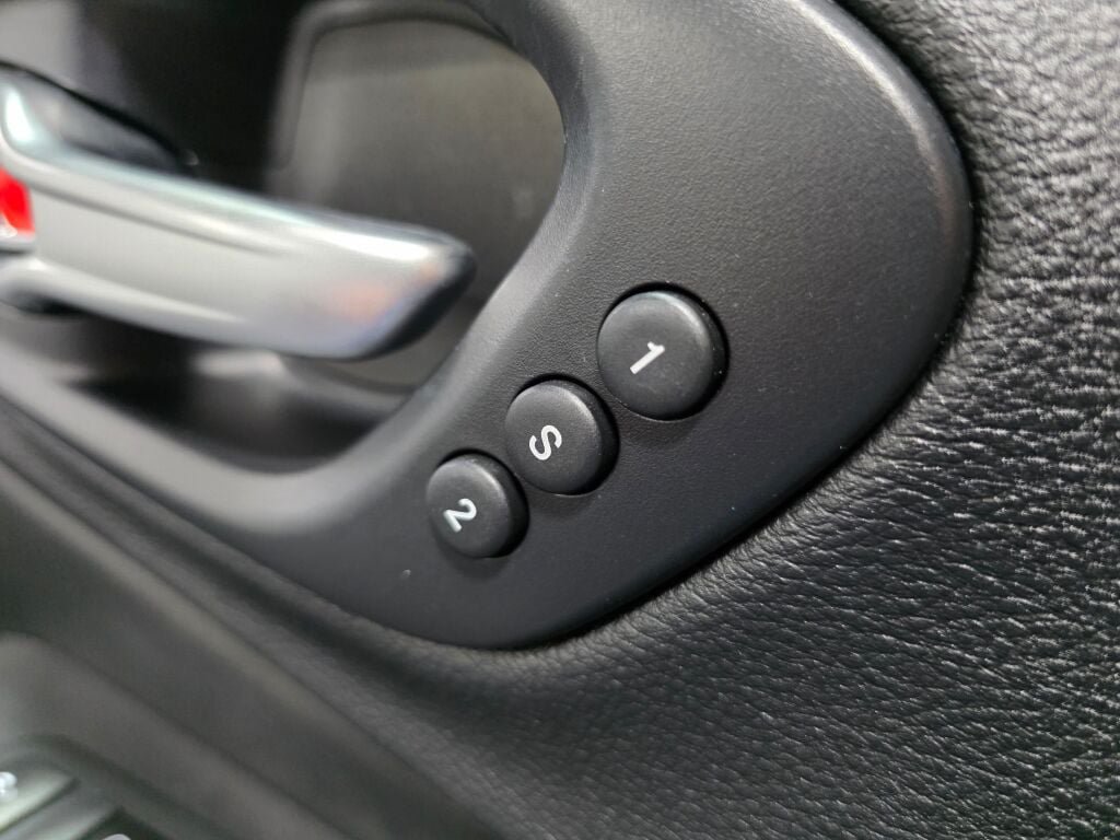 Used 2020 Jeep Cherokee Limited AWD/4WD image 17