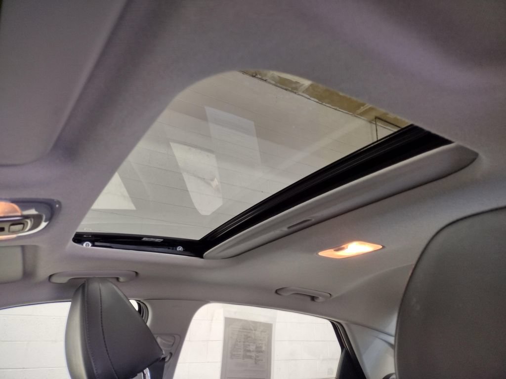 Certified 2024 Hyundai Elantra Limited FWD image 23