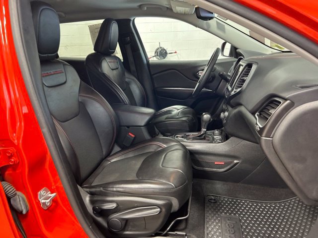 Used 2021 Jeep Cherokee Trailhawk AWD/4WD image 11