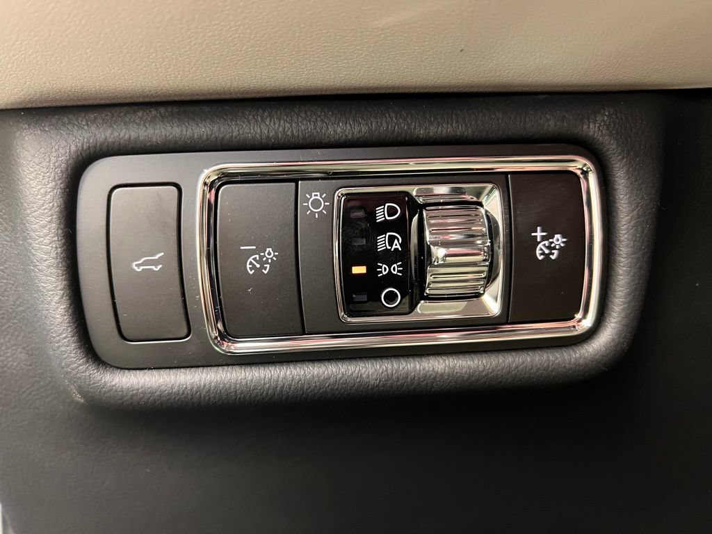 Used 2026 Lincoln Aviator Reserve AWD/4WD image 23
