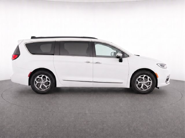 Used 2023 Chrysler Pacifica Limited FWD image 8