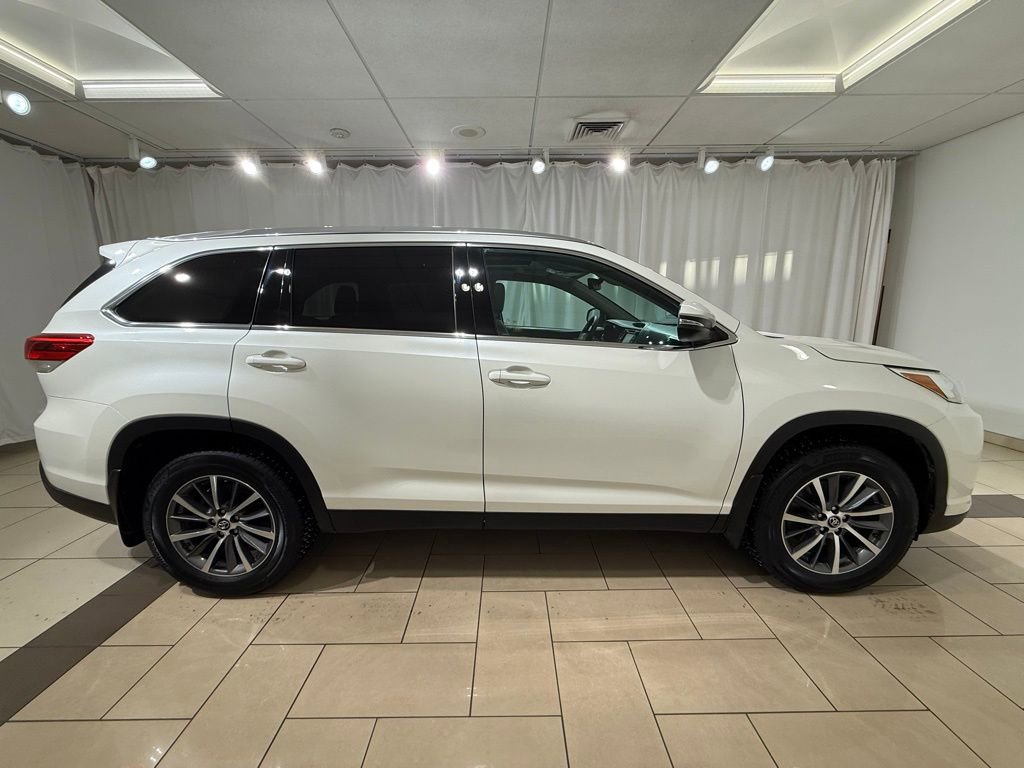 Used 2019 Toyota Highlander XLE image 6
